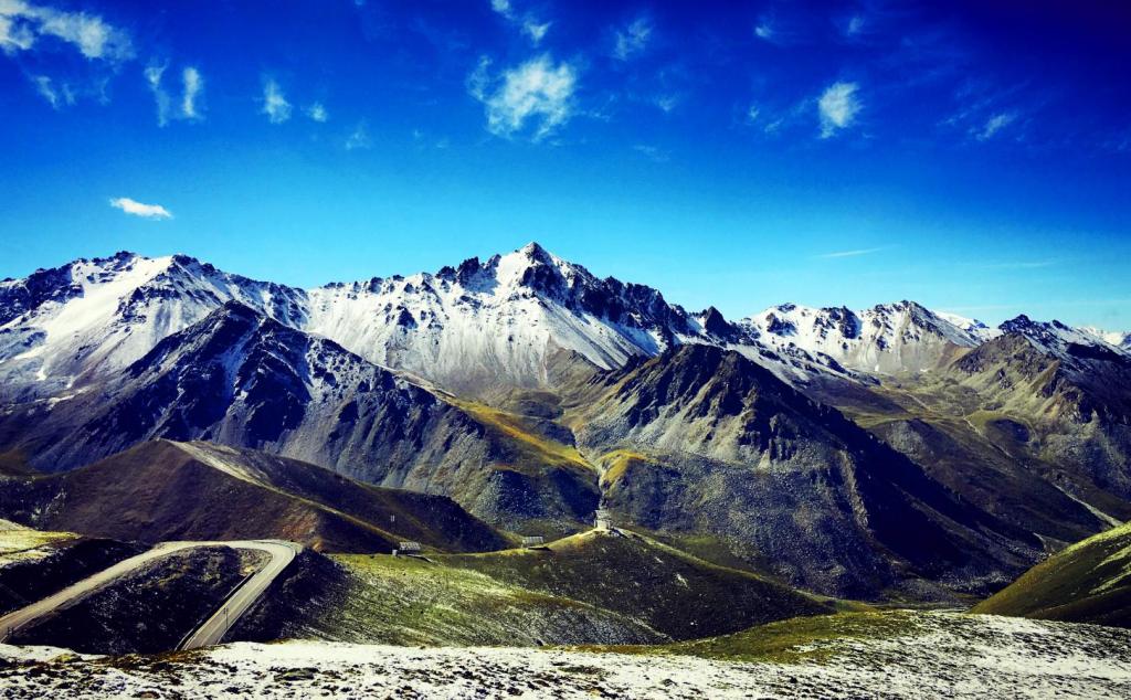 乌鲁木齐起止独库公路7日落地自驾：百里画廊唐布拉-巴音布鲁克-库车神秘大峡谷-葡萄沟7日游-自驾游网